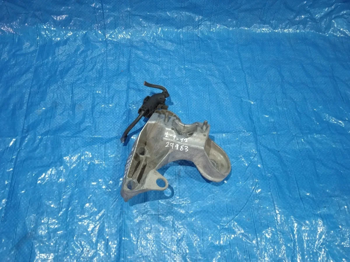 Кронштейн опоры двигателя Volkswagen Passat B5 рестайлинг (2000—2005) б.у