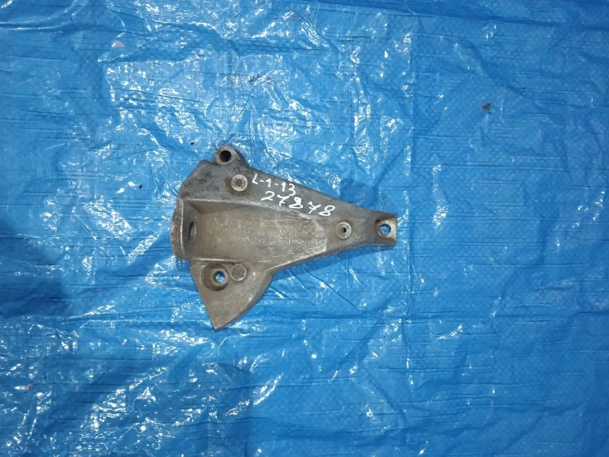 Кронштейн опоры КПП Volkswagen Passat B5 (1996—2001) б.у