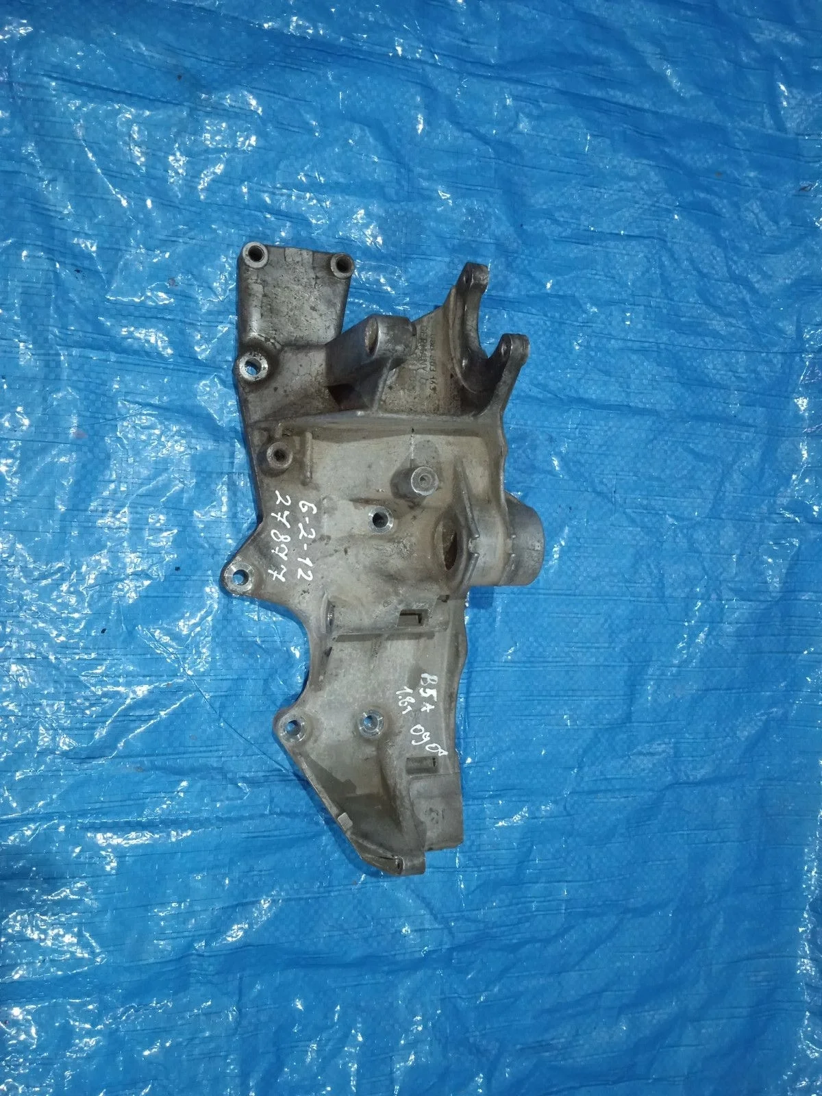 Кронштейн насоса ГУР Audi A4 B6 (2000—2006) б.у