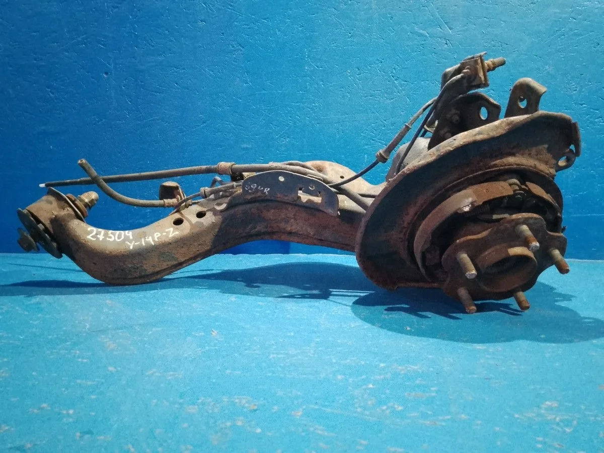 Кулак задний левый ( цапфа) Nissan Qashqai I (2006—2010) б.у