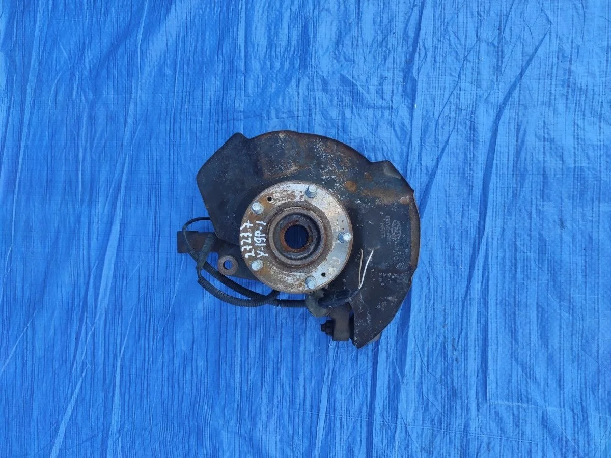 Кулак поворотный правый Hyundai Santa Fe II (2005—2010) б.у