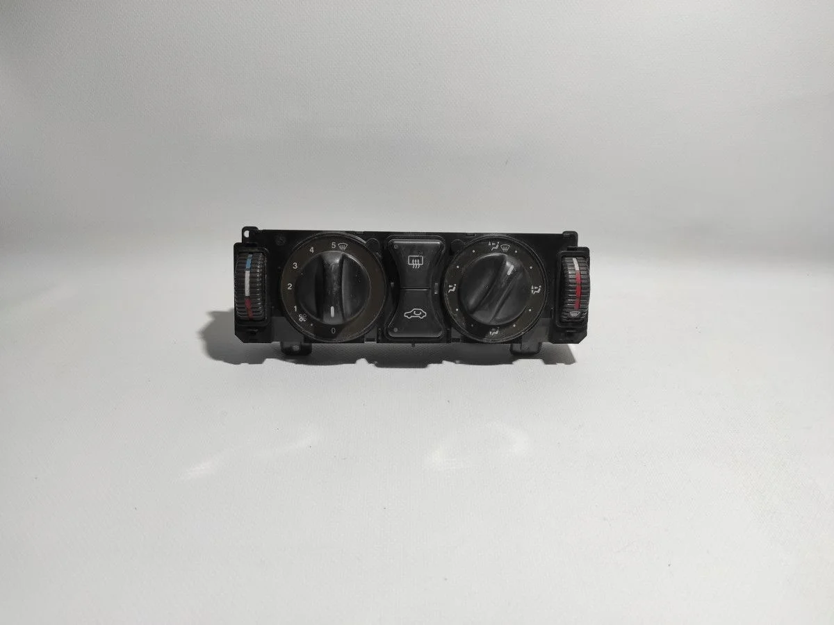 Блок управления отопителем Mercedes-Benz C-класс W202/S202 (1993—1997) б.у