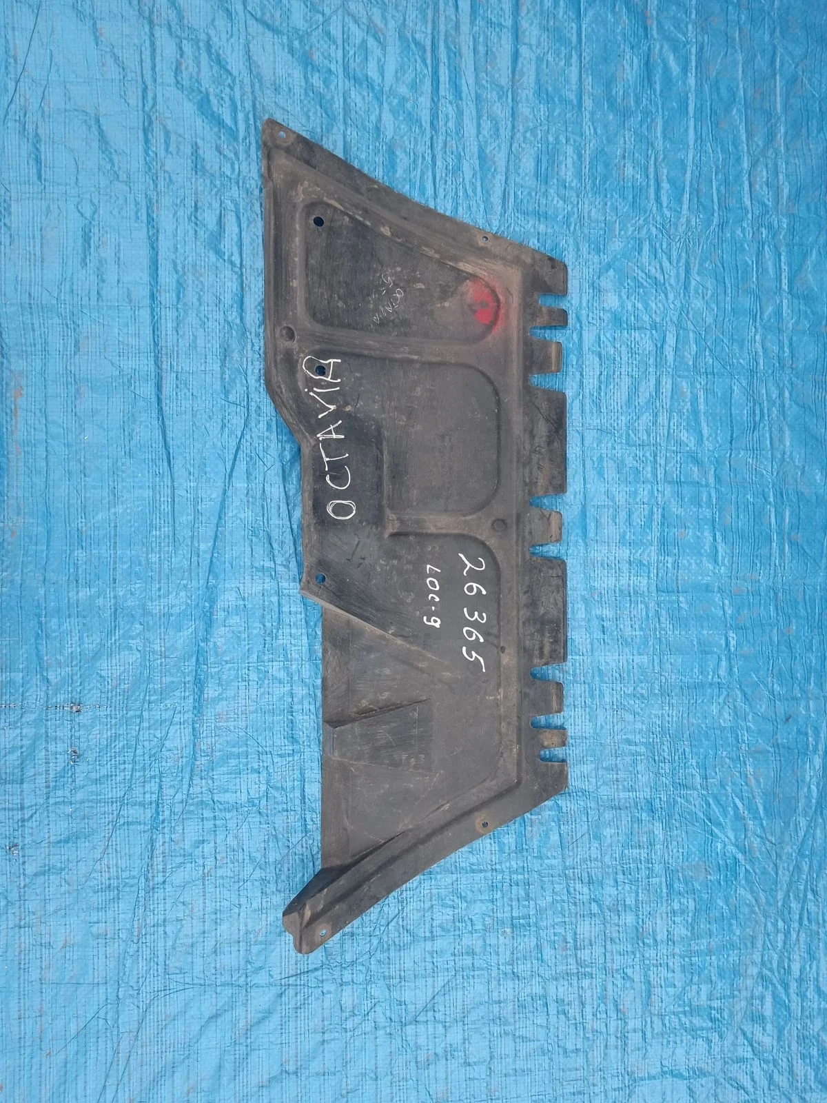 Пыльник моторного отсека центральный Skoda Octavia I рестайлинг (2000—2011) б.у