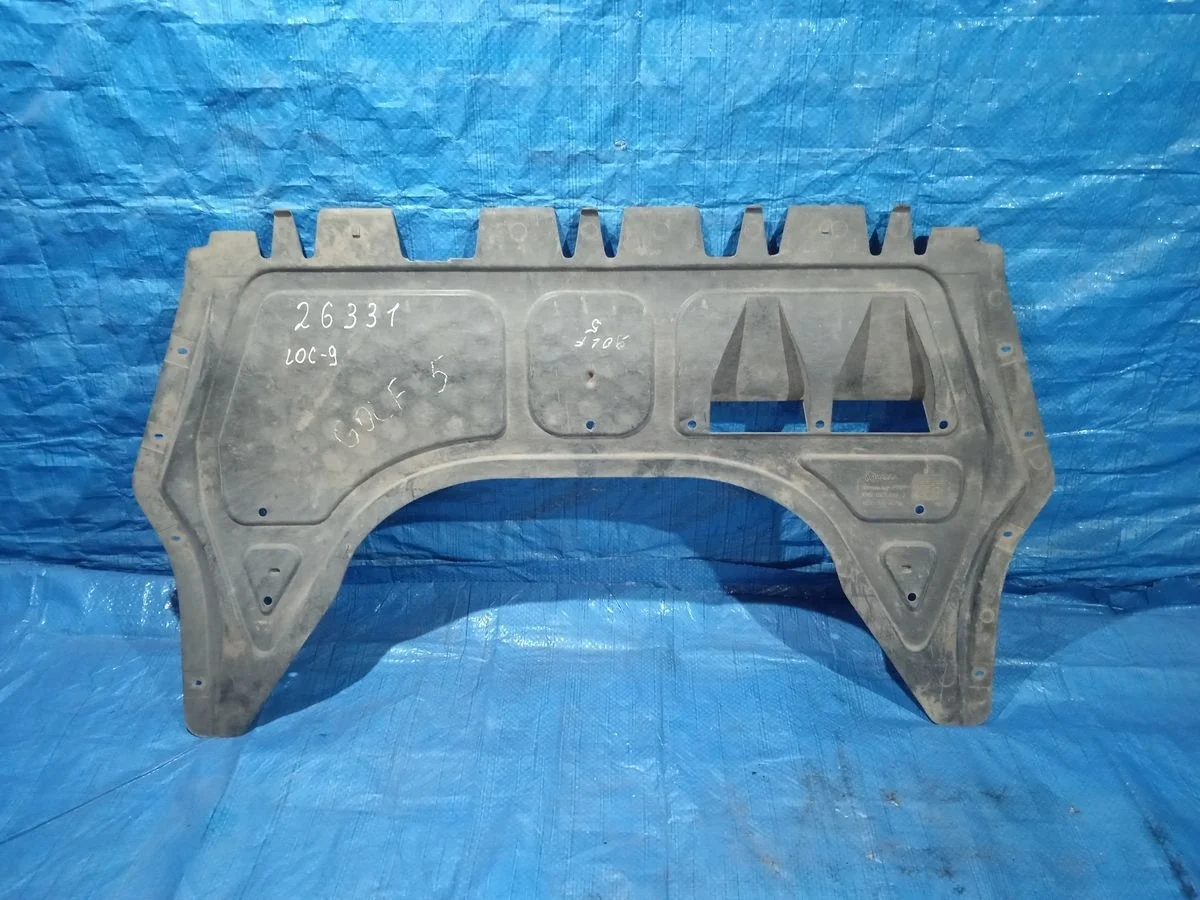 Пыльник моторного отсека центральный Volkswagen Jetta V (2005—2011) б.у