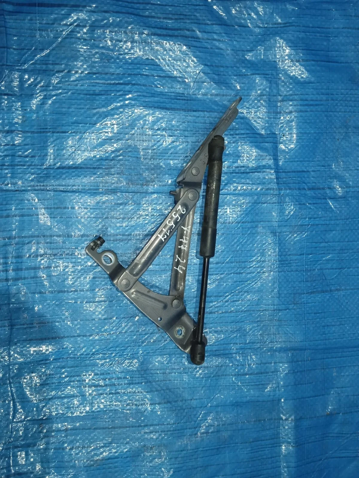 Петля багажника правая Mazda 6 GH (2007—2009) б.у