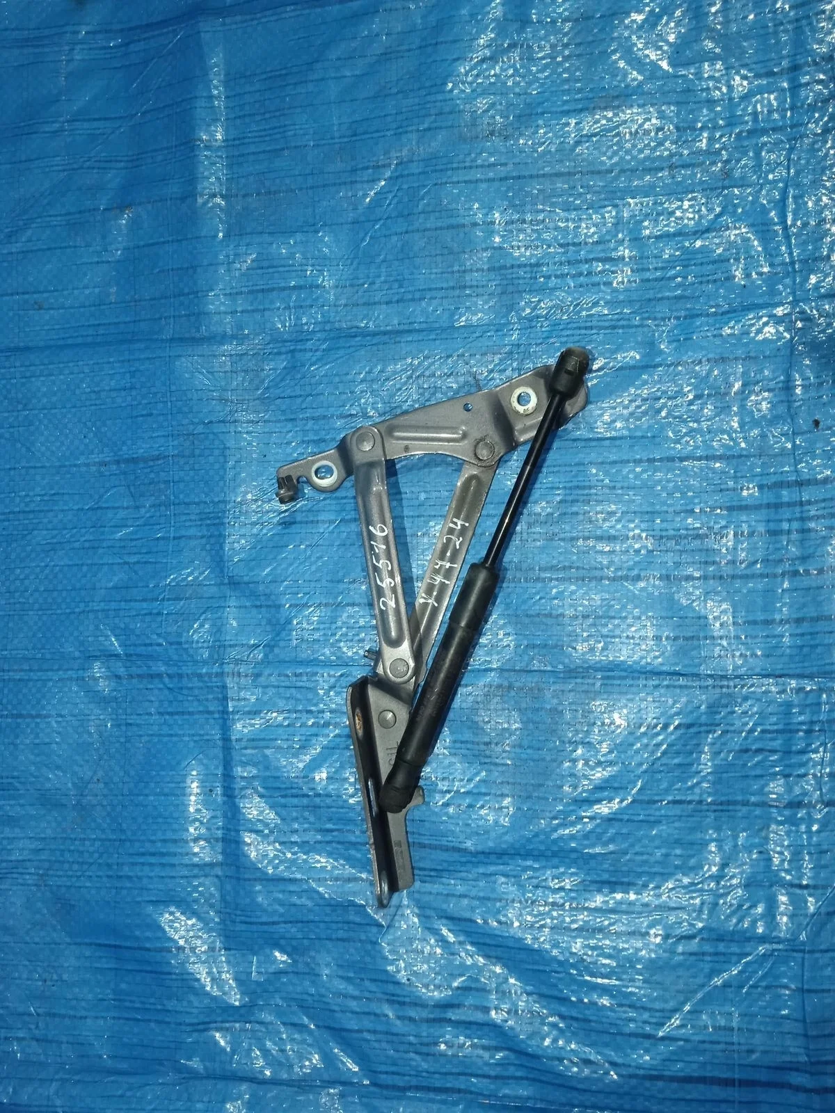 Петля багажника левая Mazda 6 GH (2007—2009) б.у