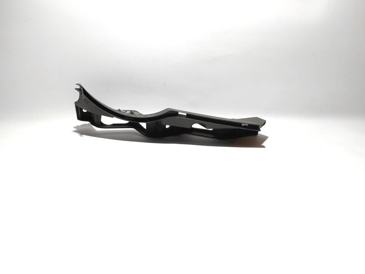 Кронштейн переднего бампера правый Volkswagen Passat B6 (2005—2010) б.у