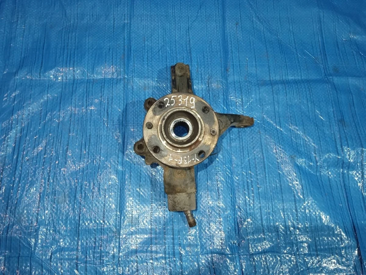 Кулак поворотный левый Peugeot 308 I рестайлинг (2011—2015) б.у