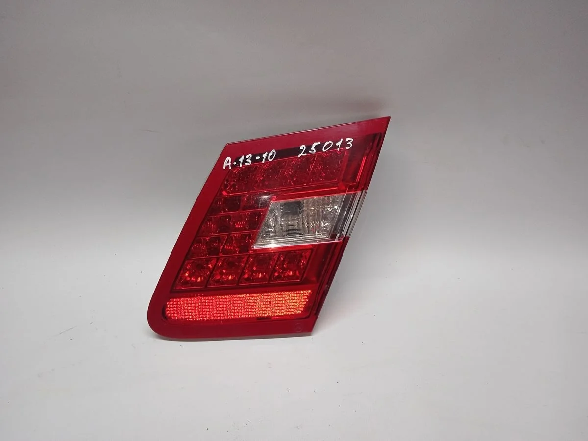 Фонарь задний внутренний правый Mercedes-Benz E-класс W212/S212/C207/A207 (2009—2013) б.у