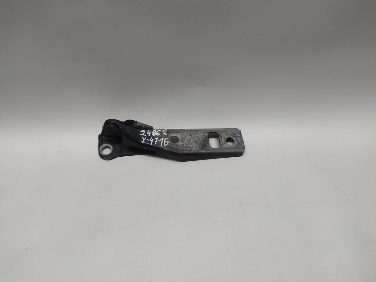 Петля капота левая Volkswagen Golf Mk4 (1997—2006) б.у