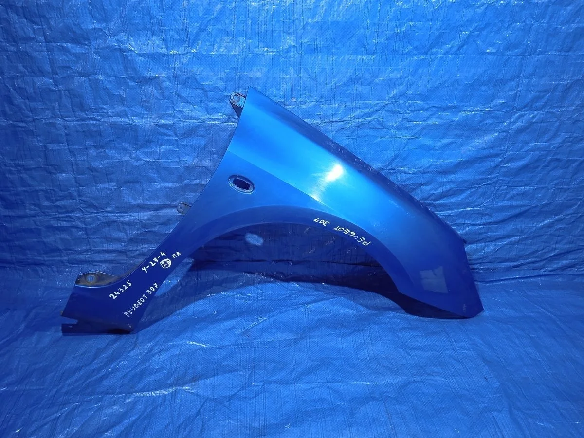 Крыло переднее правое Peugeot 307 3C (2001—2005) б.у