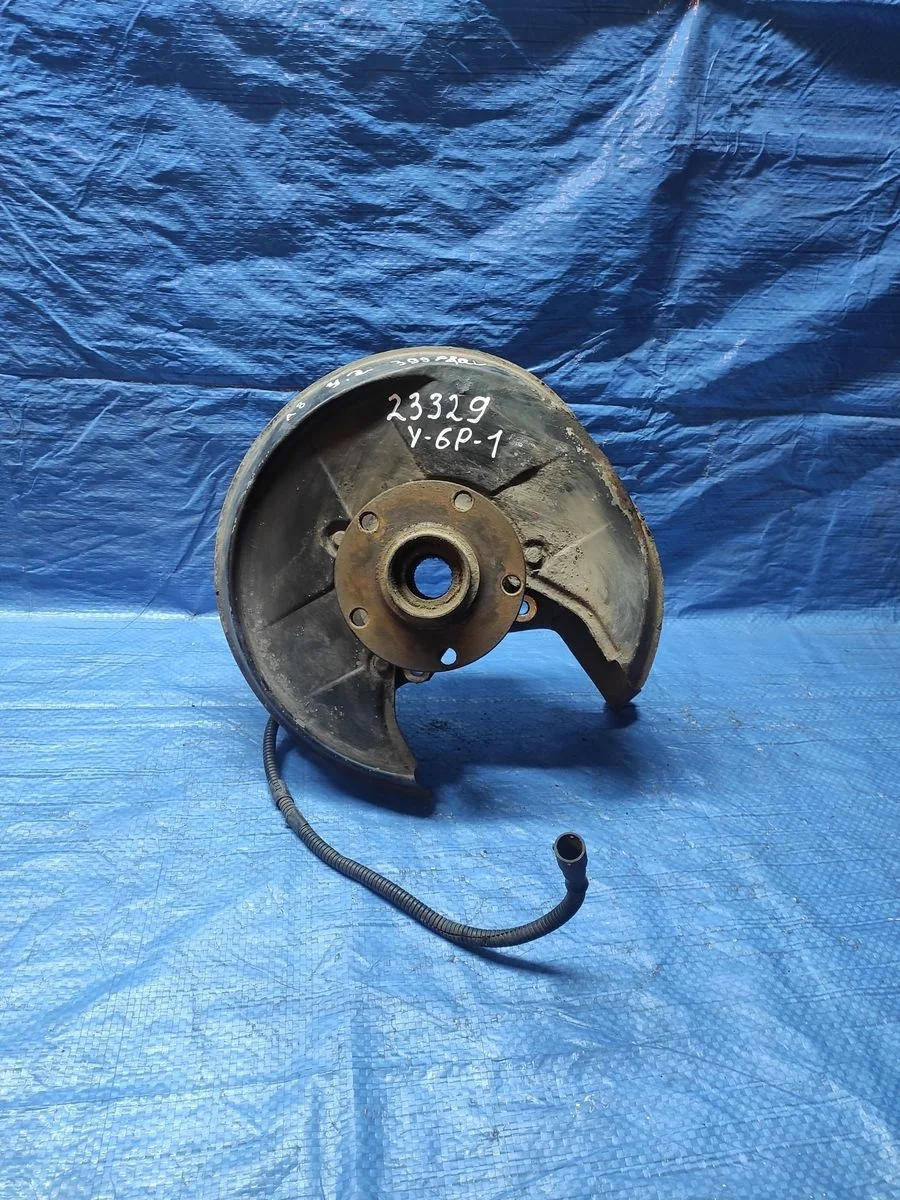 Кулак задний правый (цапфа) Audi A8 D2 (1994—1999) б.у