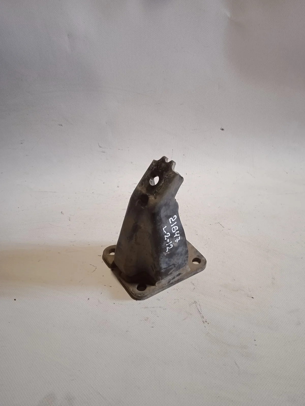 Кронштейн опоры двигателя Nissan Pathfinder III (2004—2010) б.у