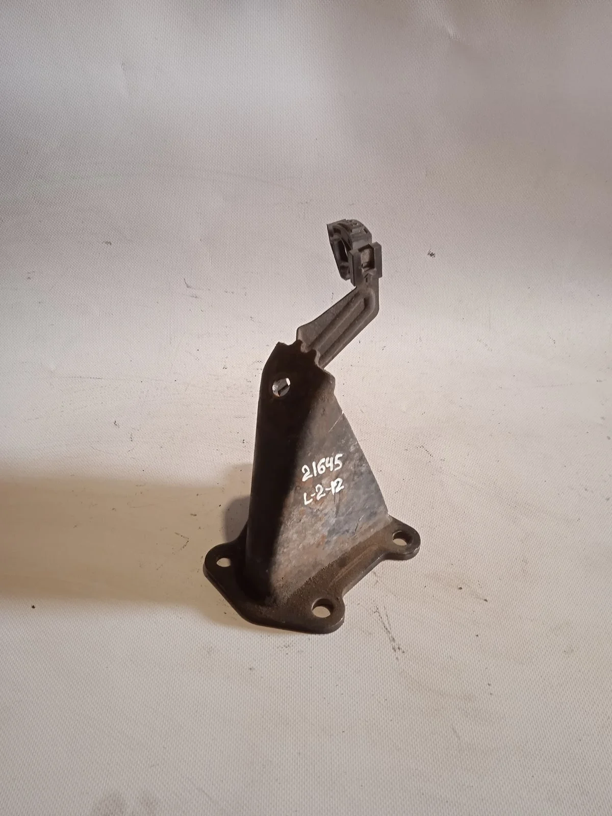 Кронштейн опоры двигателя Nissan Pathfinder III (2004—2010) б.у