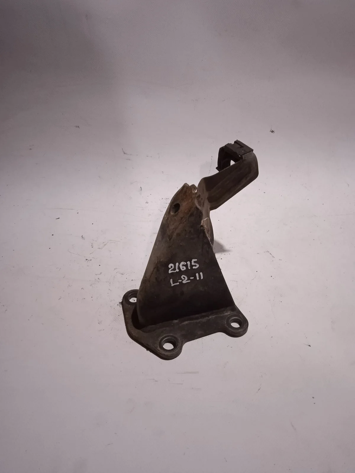 Кронштейн опоры двигателя Nissan Pathfinder III (2004—2010) б.у