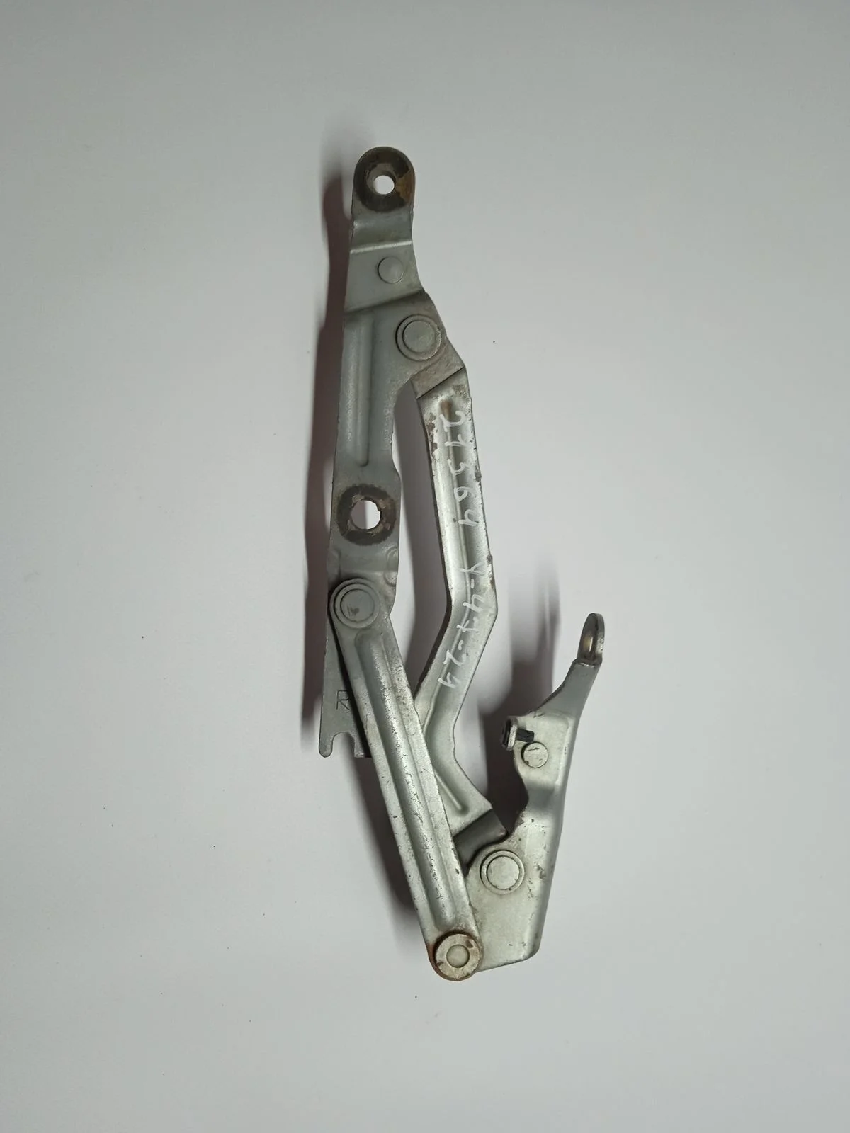 Петля багажника правая Mazda 6 GG (2002—2005) б.у