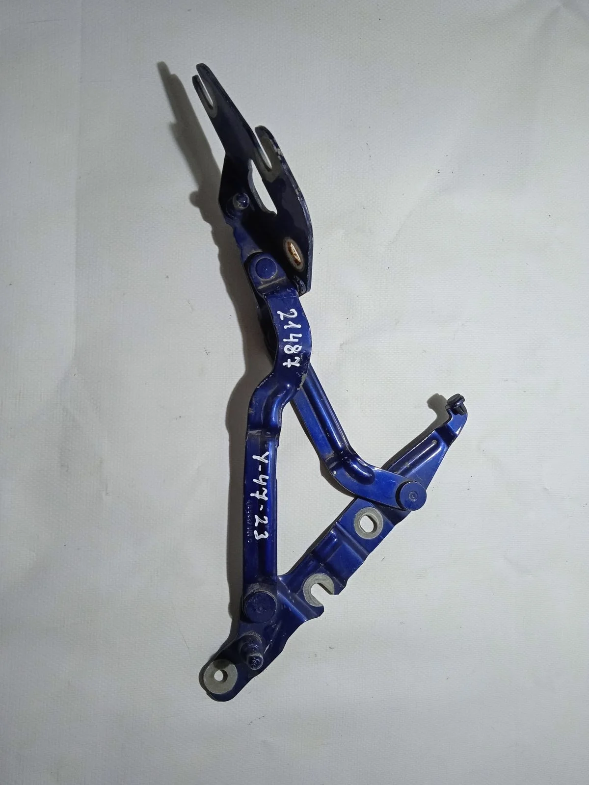 Петля багажника левая Audi A6 C5 (1997—2001) б.у