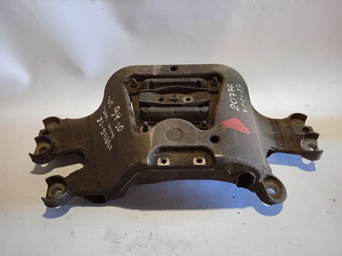 Кронштейн кпп задний (траверса) Audi A6 C6 (2004—2008) б.у