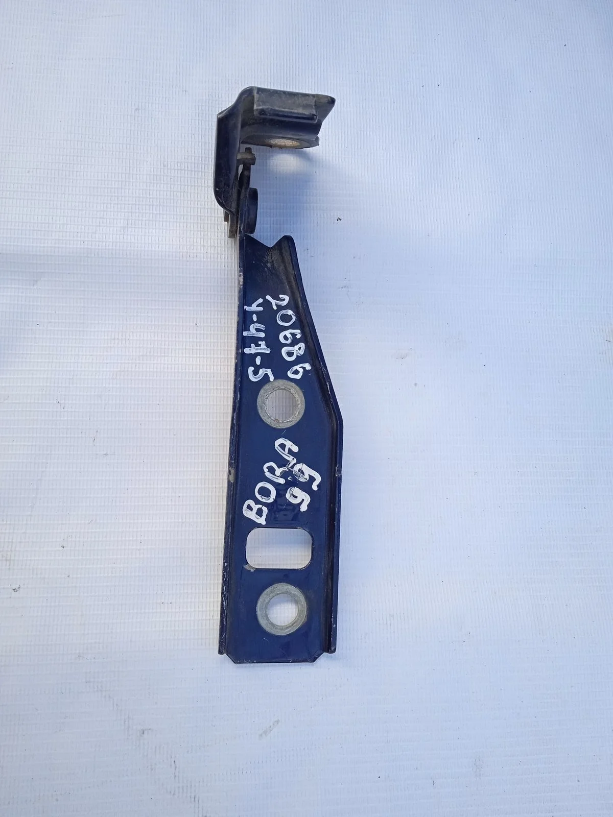 Петля капота левая Volkswagen Bora A4 (1998—2005) б.у