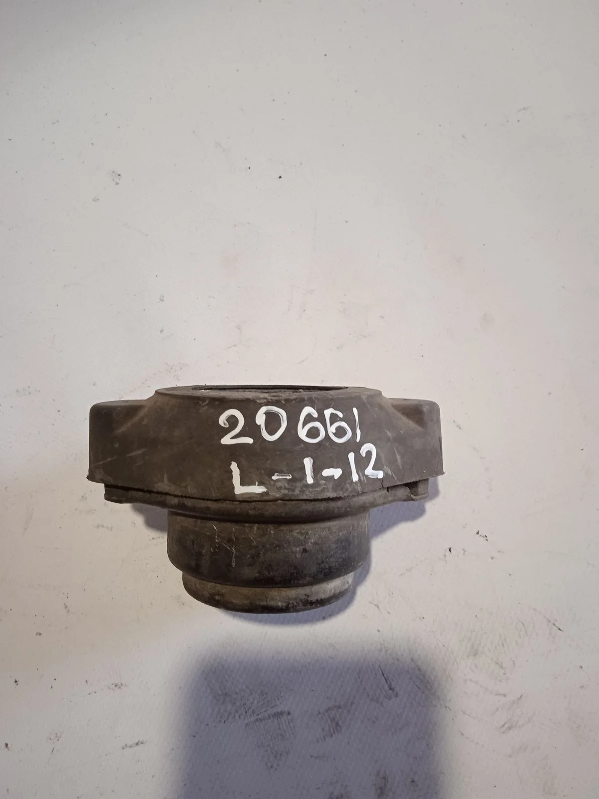 Опора ( подушка ) КПП Audi A6 C5 (1997—2001) б.у