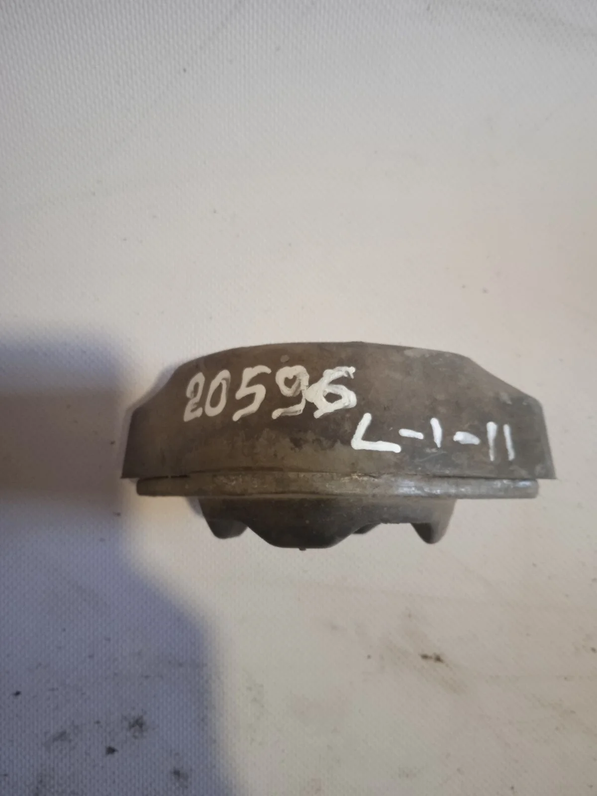 Опора ( подушка ) КПП Volkswagen Passat B5 рестайлинг (2000—2005) б.у