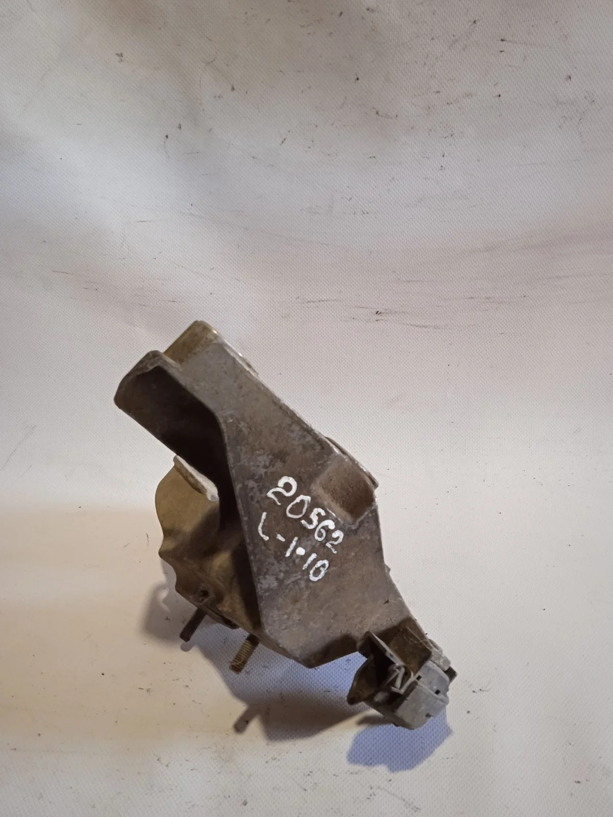 Кронштейн опоры двигателя Audi A6 C5 (1997—2001) б.у