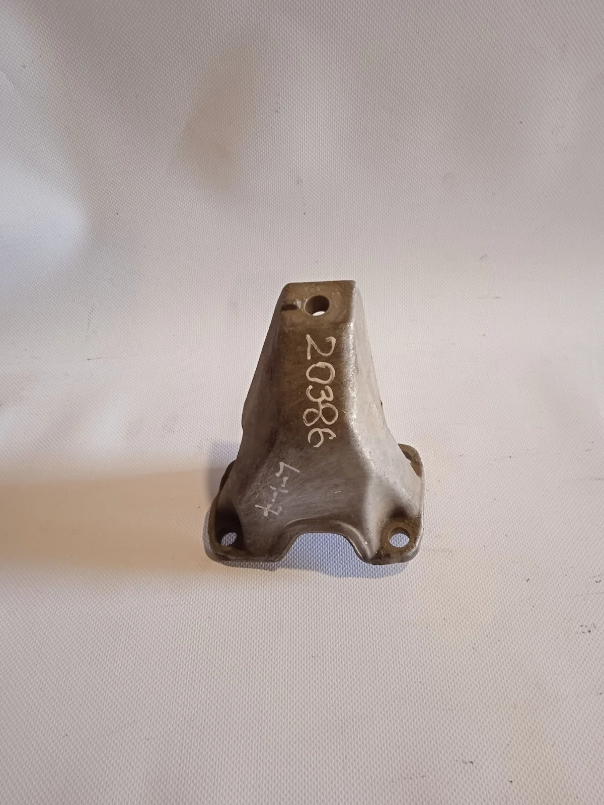 Кронштейн опоры КПП Audi A4 B5 (1994—1999) б.у