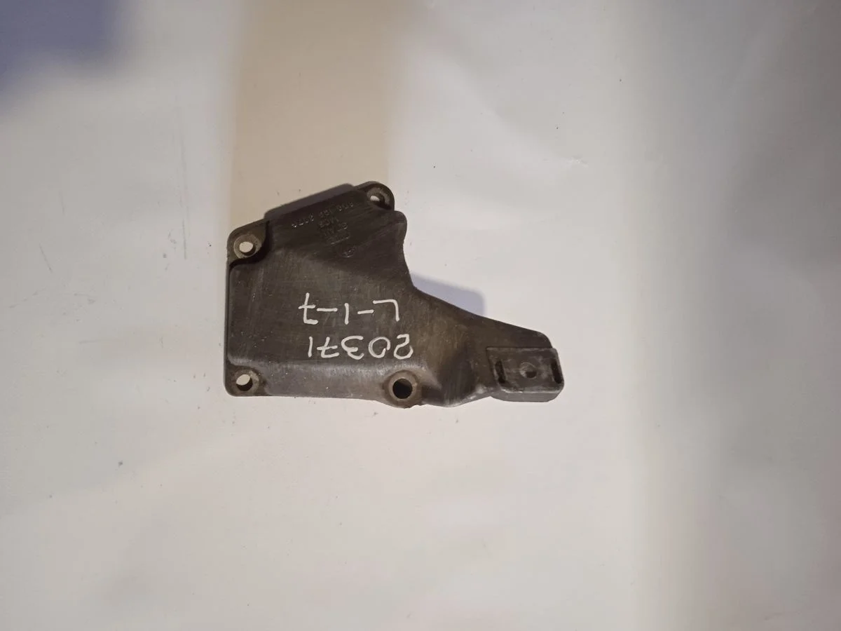 Кронштейн опоры двигателя Audi A6 C5 (1997—2001) б.у