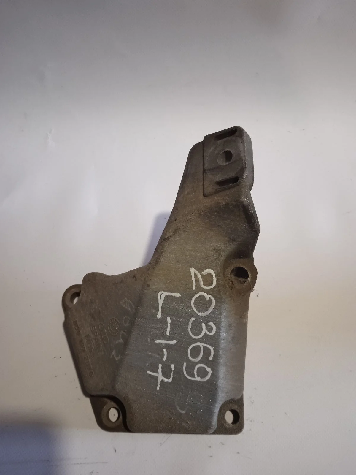 Кронштейн опоры двигателя Audi A6 C5 (1997—2001) б.у