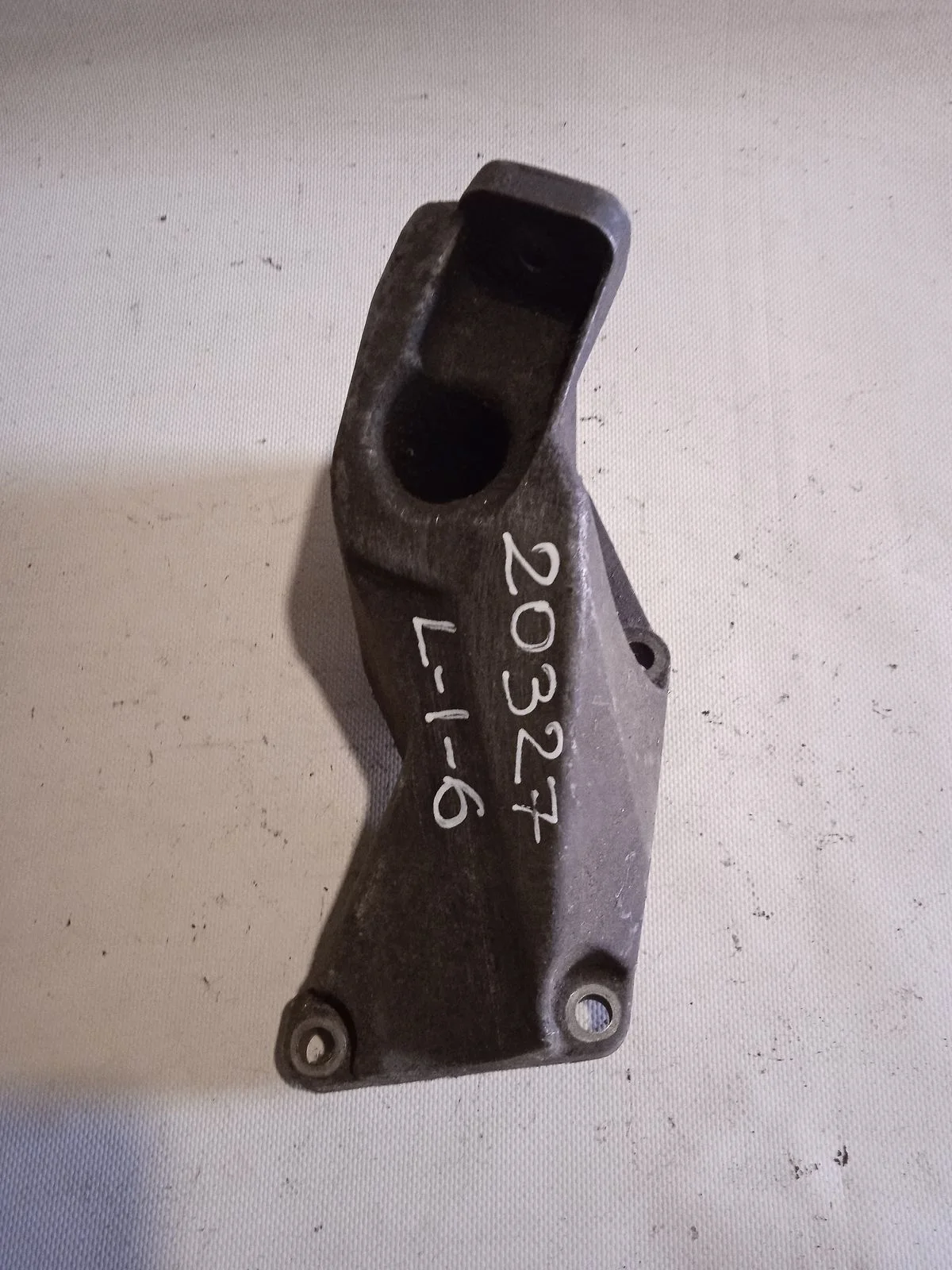 Кронштейн опоры двигателя Audi A4 B5 (1994—1999) б.у