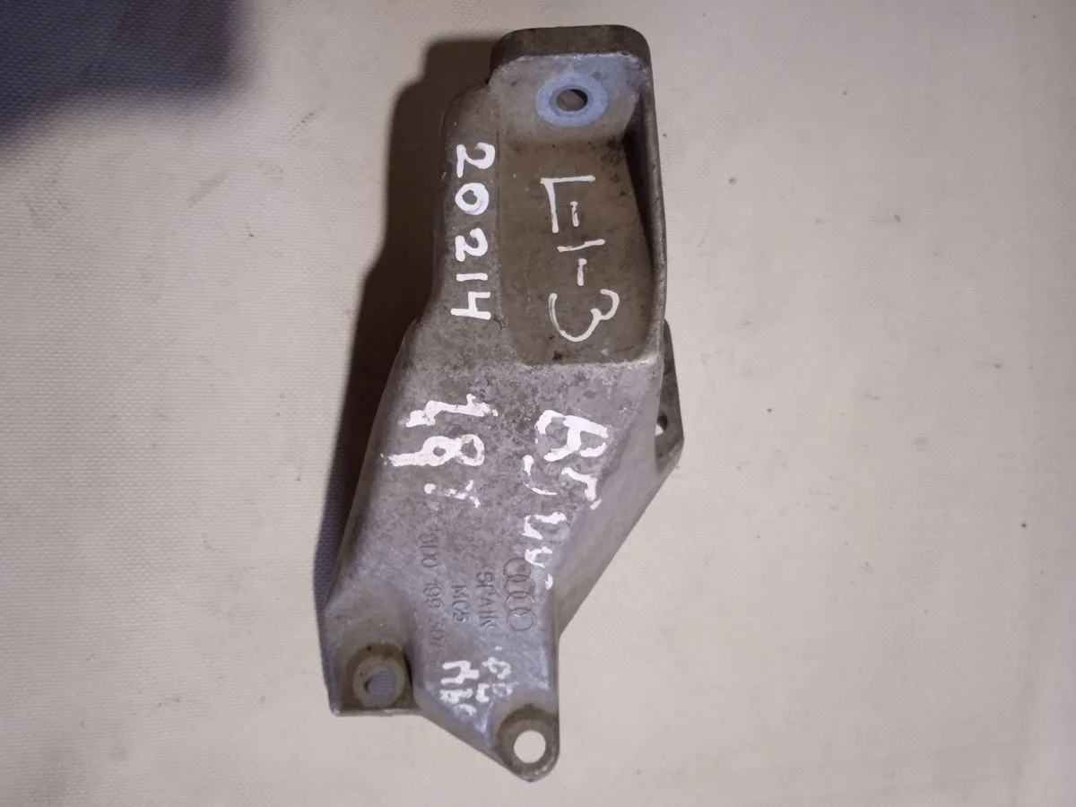 Кронштейн опоры двигателя Volkswagen Passat B5 (1996—2001) б.у