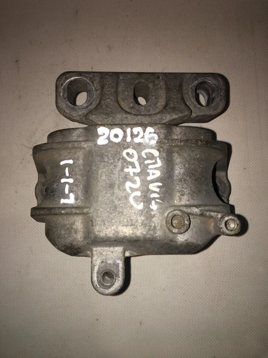 Опора ( подушка ) двигателя Skoda Octavia II (2004—2009) б.у