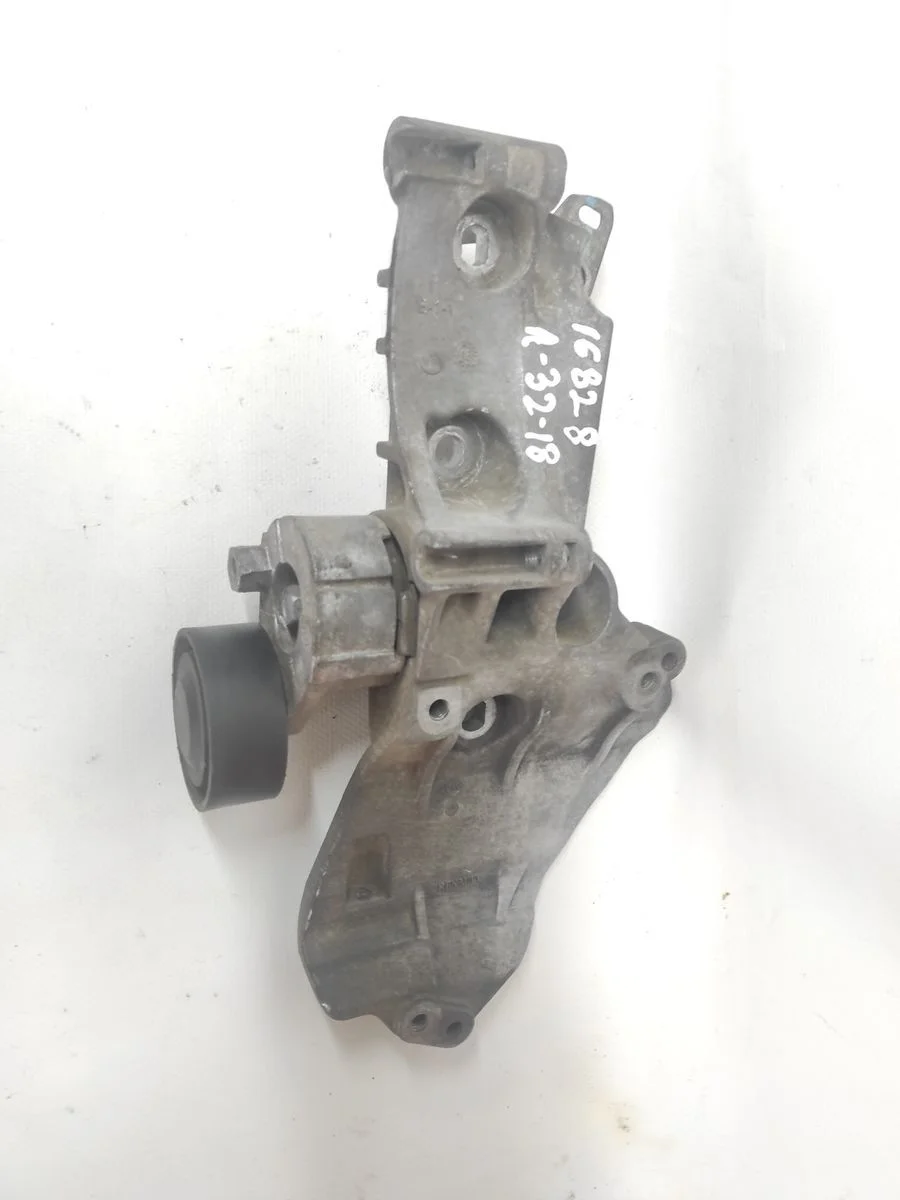 Кронштейн компрессора кондиционера Renault Fluence I (2009—2013) б.у