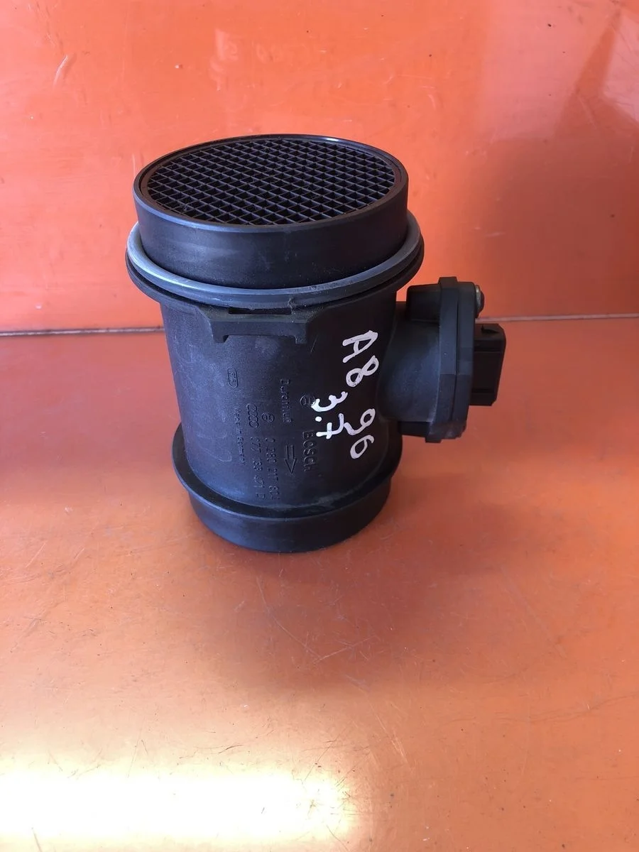 Датчик массового расхода воздуха ( ДМРВ ) Audi A8 D2 (1994—1999) б.у