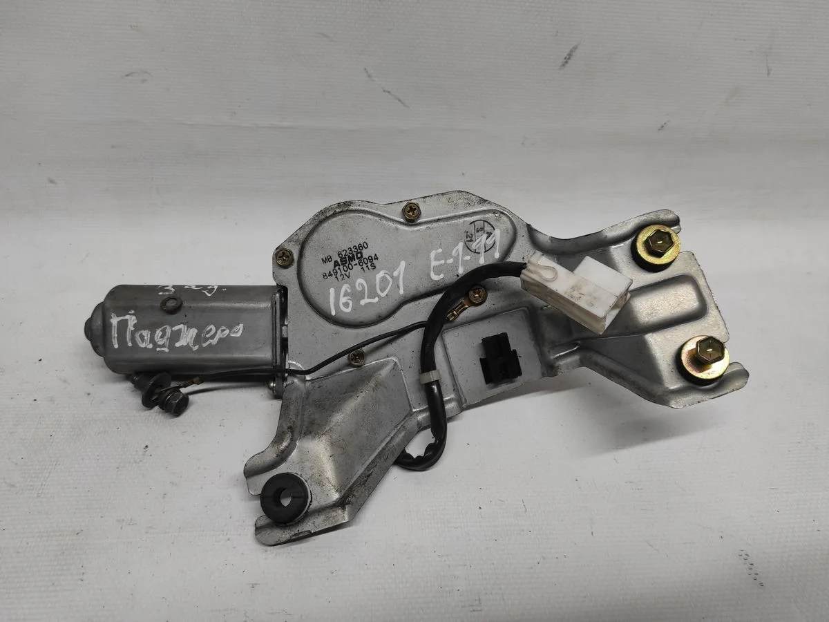 Мотор стеклоочистителя задний Mitsubishi Pajero II (1991—1997) б.у