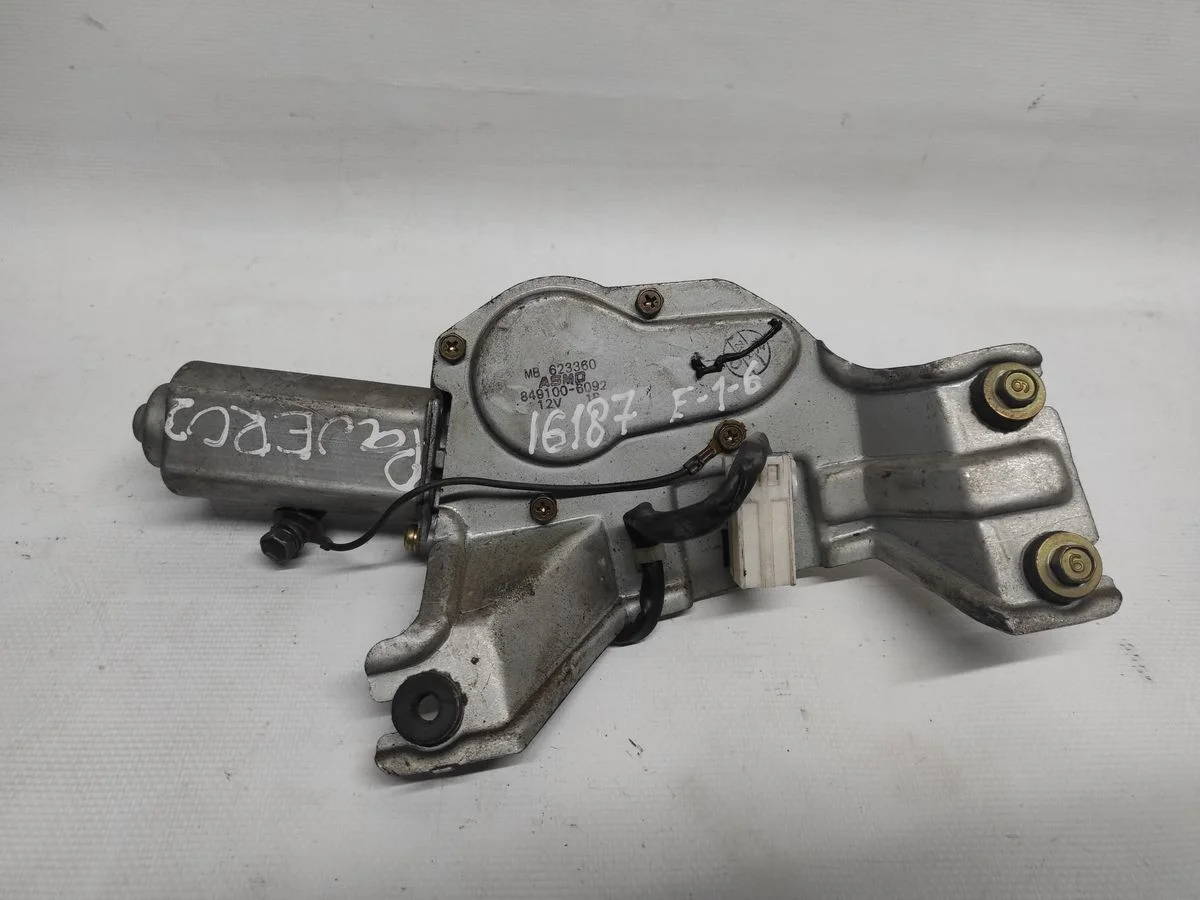 Мотор стеклоочистителя задний Mitsubishi Pajero II (1991—1997) б.у