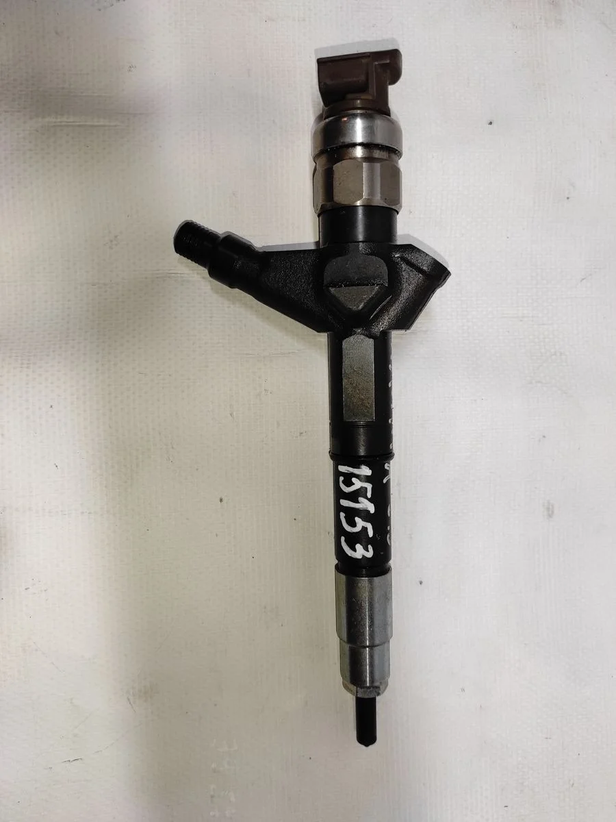 Navara Pathfinder 2.5L YD25DDTI форсунка дизельная б.у