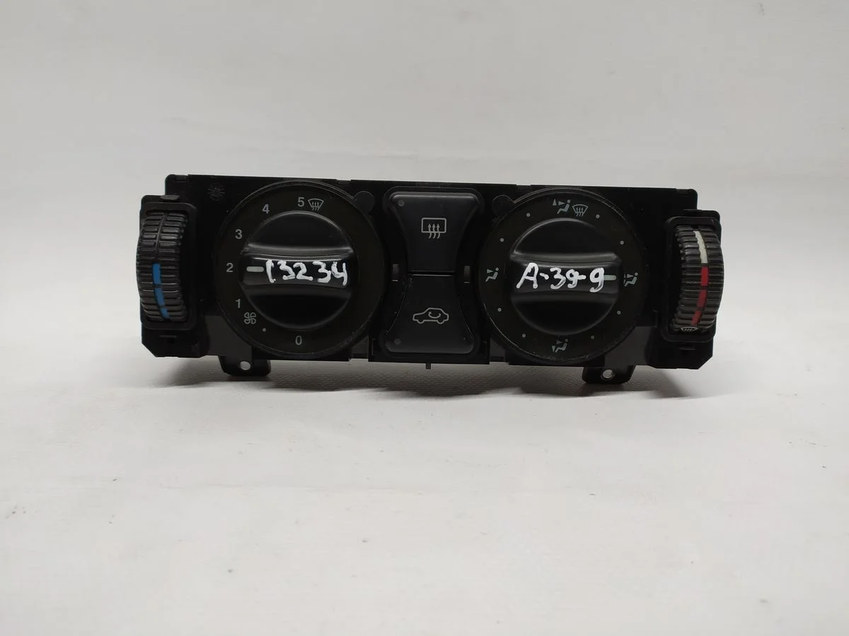 Блок управления отопителем Mercedes-Benz C-класс W202/S202 (1993—1997) б.у