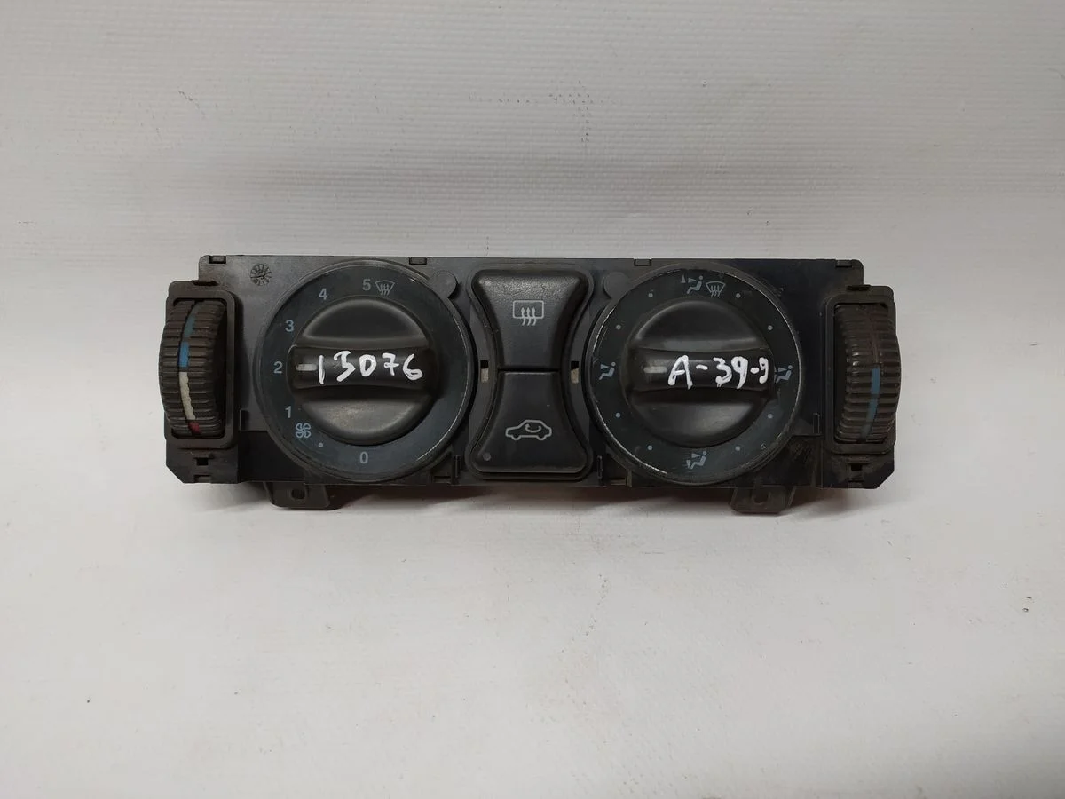 Блок управления отопителем Mercedes-Benz C-класс W202/S202 (1993—1997) б.у