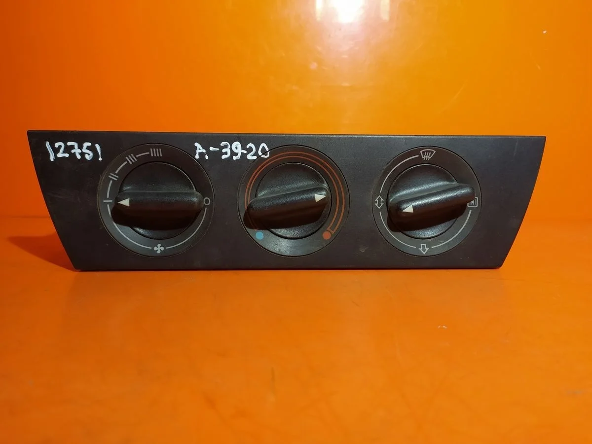 Блок управления отопителем Audi A6 C4 (1994—1997) б.у