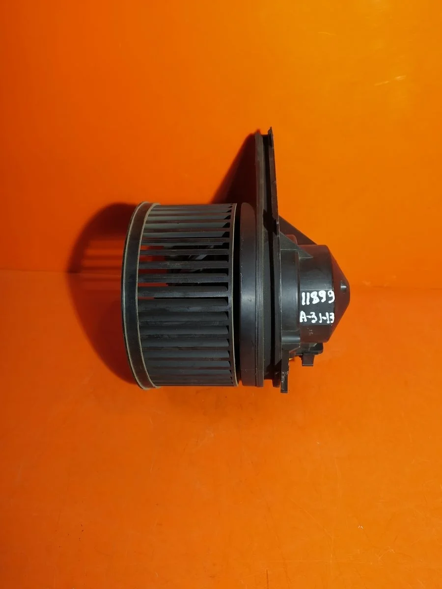 Двигатель отопителя (моторчик печки) Volkswagen Golf Mk4 (1997—2006) б.у