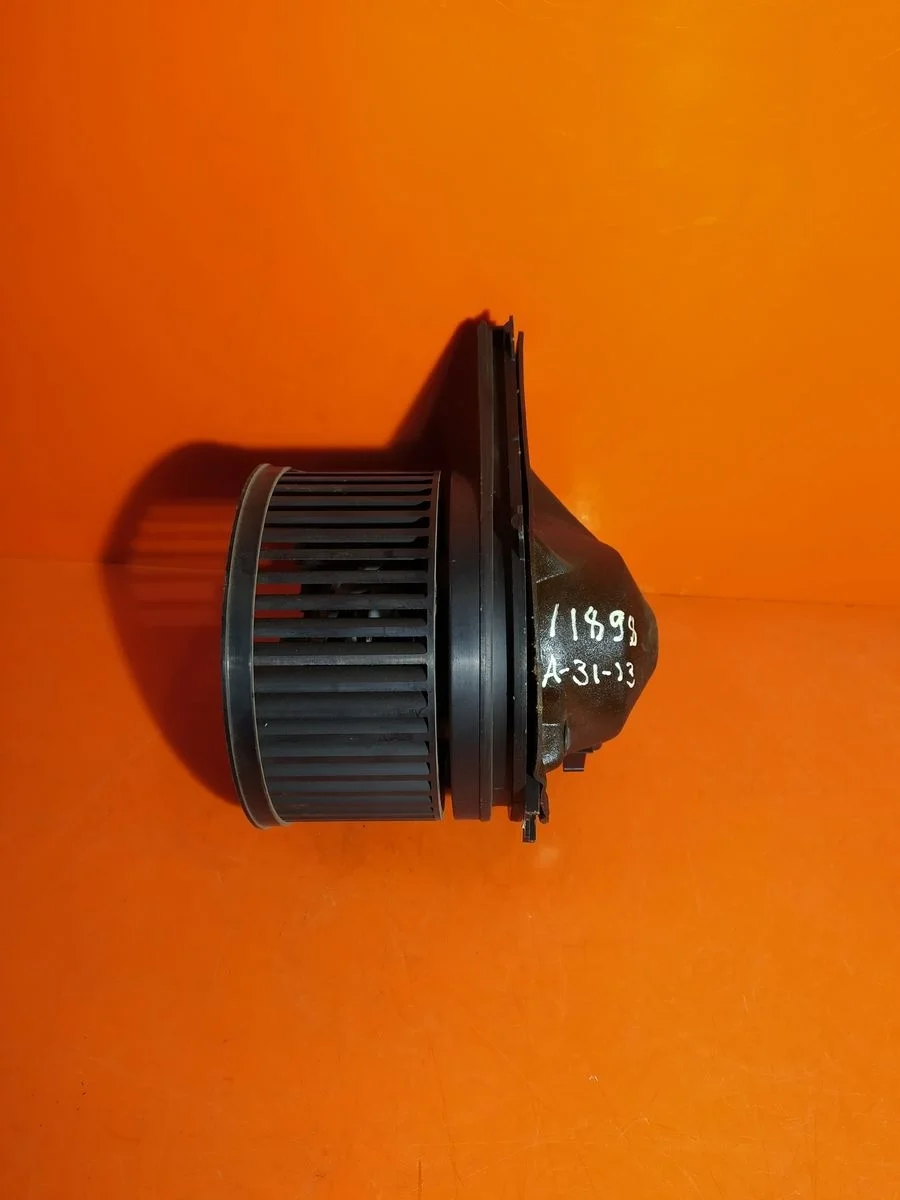 Двигатель отопителя (моторчик печки) Volkswagen Golf Mk4 (1997—2006) б.у