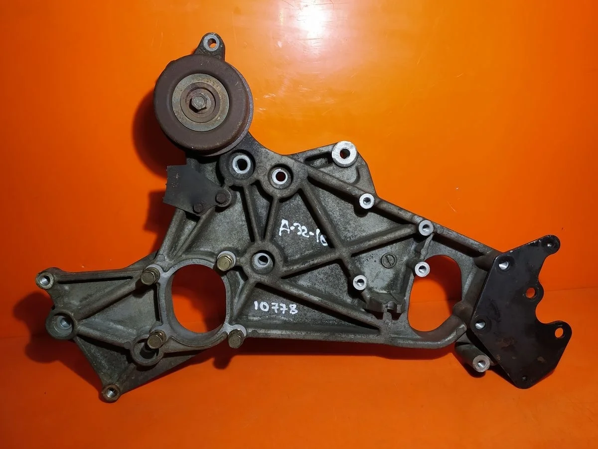 Кронштейн генератора Mitsubishi Pajero II (1991—1997) б.у