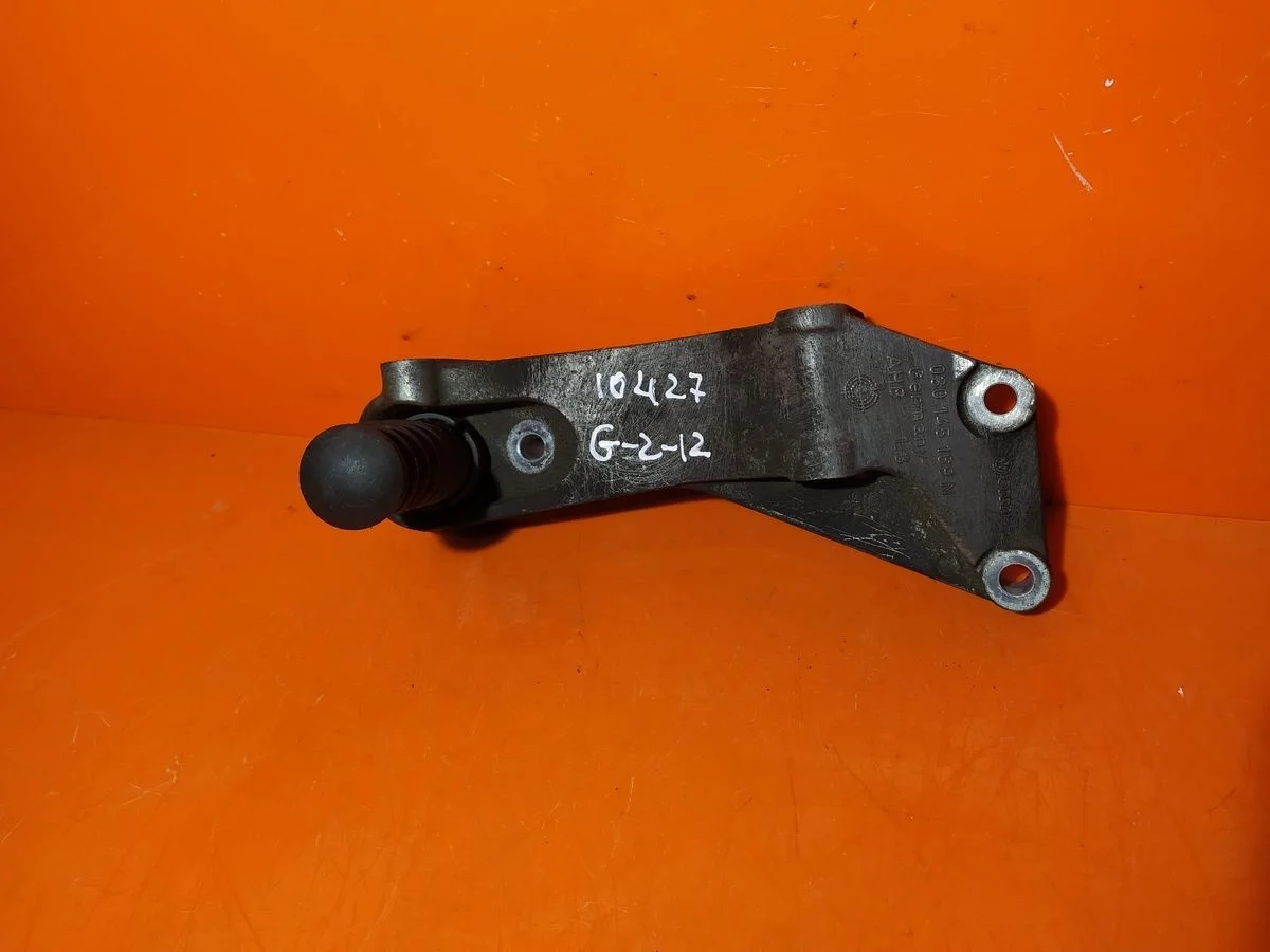 Кронштейн генератора Volkswagen Bora A4 (1998—2005) б.у