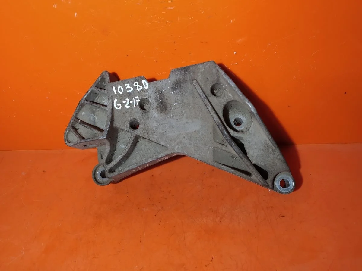 Кронштейн опоры двигателя Skoda Superb II (2008—2013) б.у