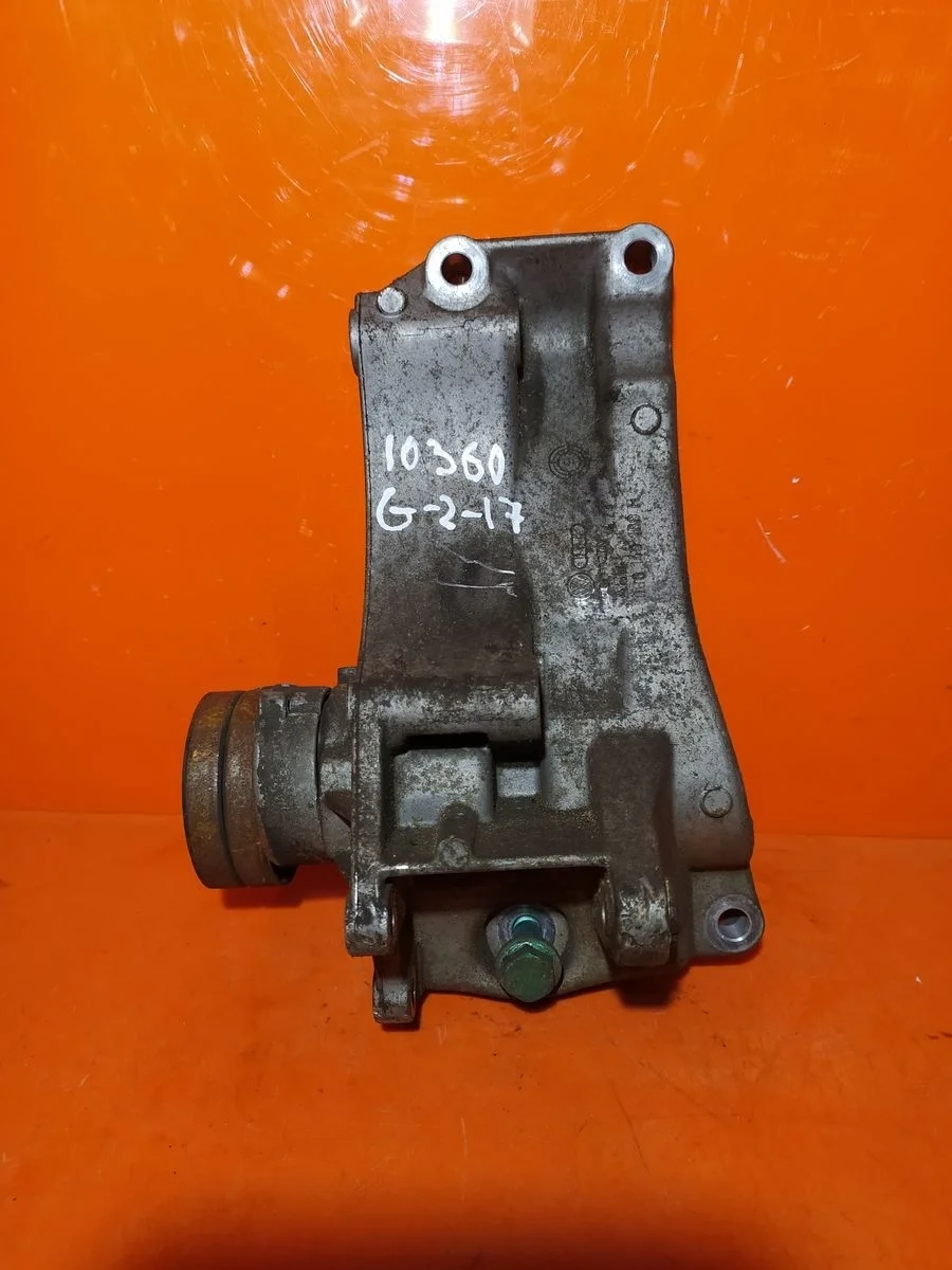 Кронштейн генератора Volkswagen Bora A4 (1998—2005) б.у