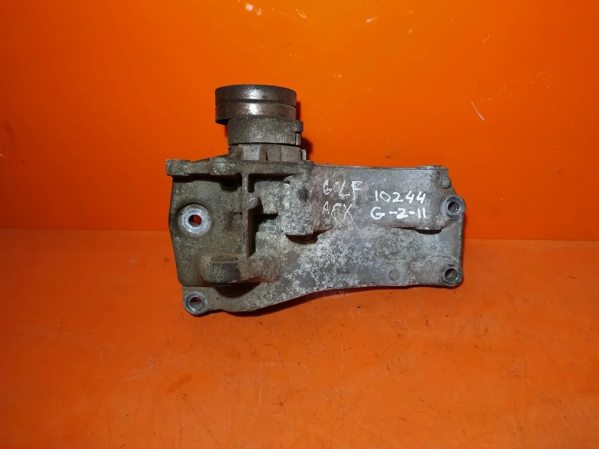 Кронштейн генератора Volkswagen Bora A4 (1998—2005) б.у