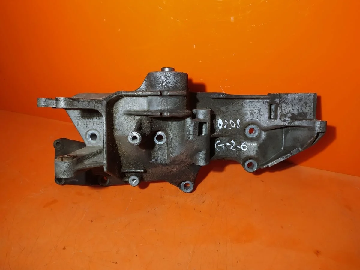 Кронштейн насоса ГУР Audi A4 B6 (2000—2006) б.у