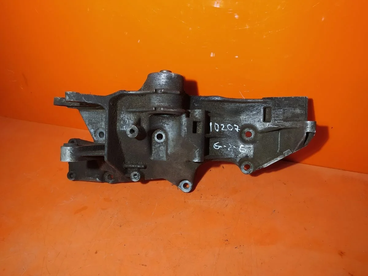 Кронштейн насоса ГУР Audi A4 B6 (2000—2006) б.у