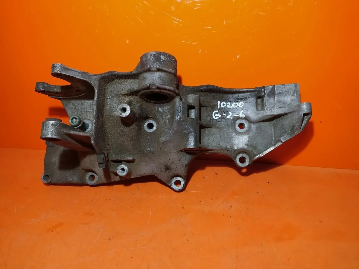 Кронштейн насоса ГУР Audi A4 B6 (2000—2006) б.у